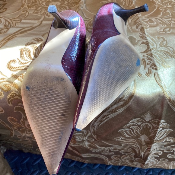 **CLEARANCE** NINE WEST "Nuncio" Burgundy Shiny Snake Print Pumps size 8 - Picture 8 of 8
